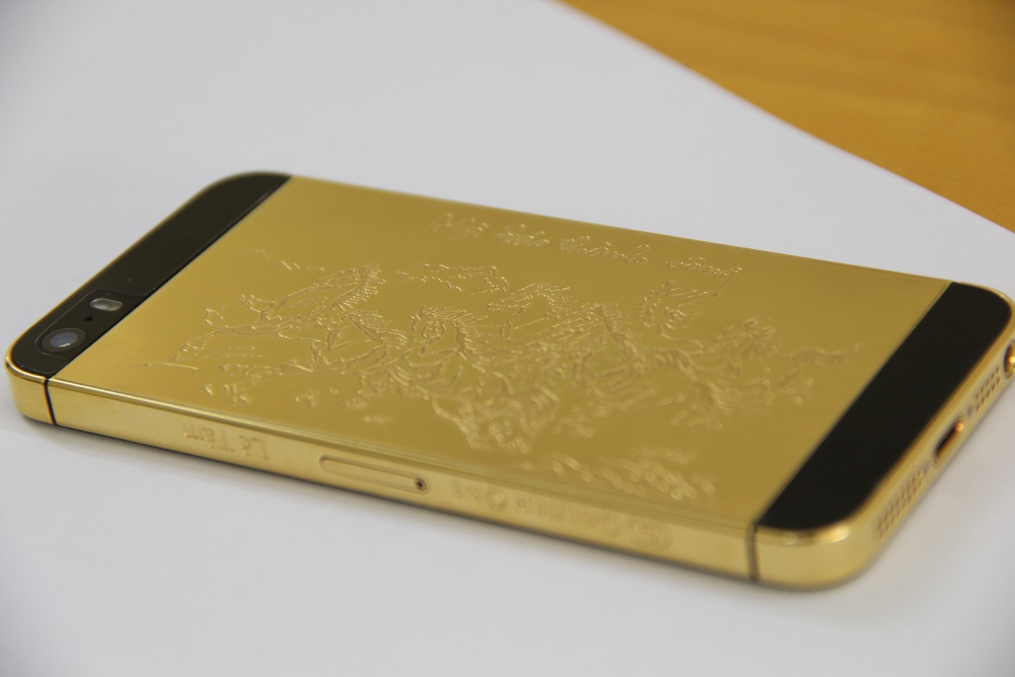 Vỏ iPhone 5 5S mạ vàng 24K phiên bản Mã Đáo Thành Công - suachua60s.com